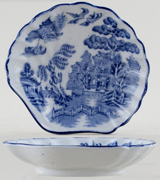Dish small fluted c1920